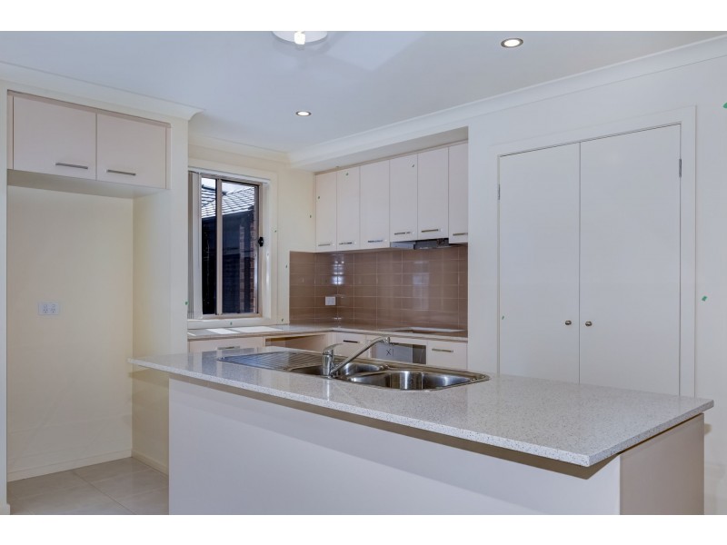 15 Maryburgh Drive, Melton South VIC 3338