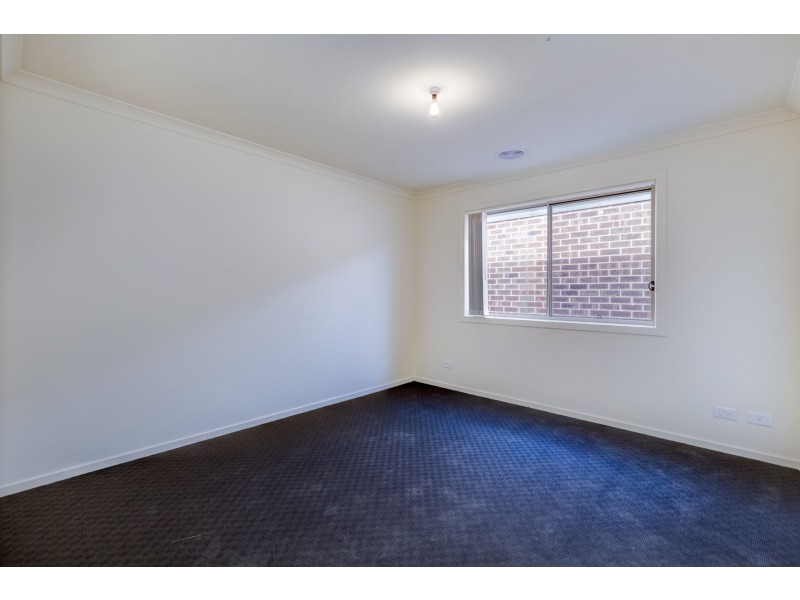 15 Maryburgh Drive, Melton South VIC 3338