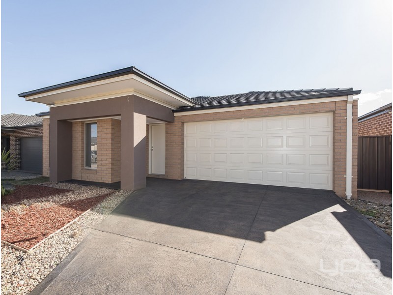 15 Maryburgh Drive, Melton South VIC 3338