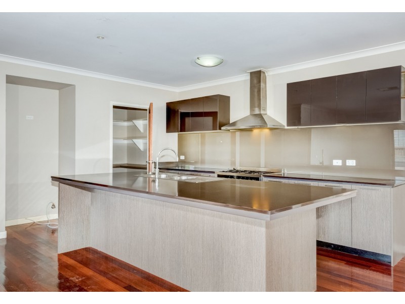 8 Botanica Springs Boulevard, Brookfield VIC 3338