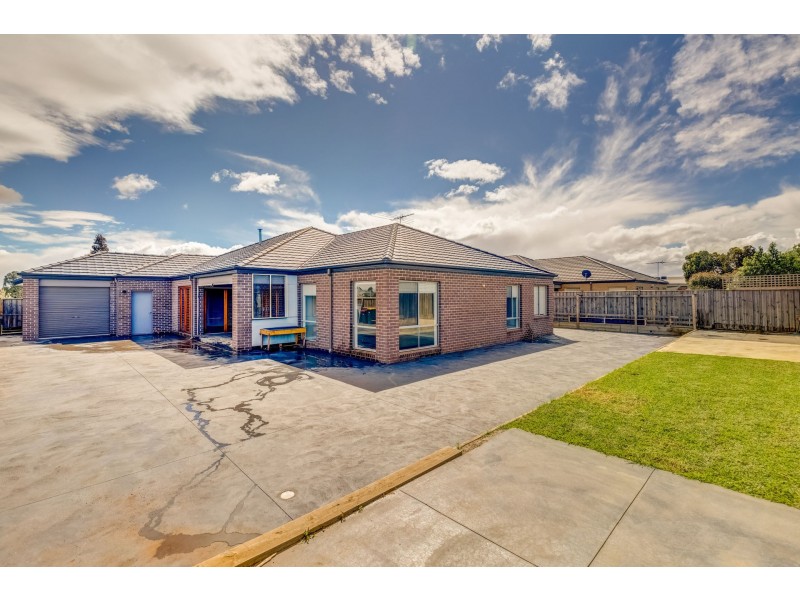 8 Botanica Springs Boulevard, Brookfield VIC 3338