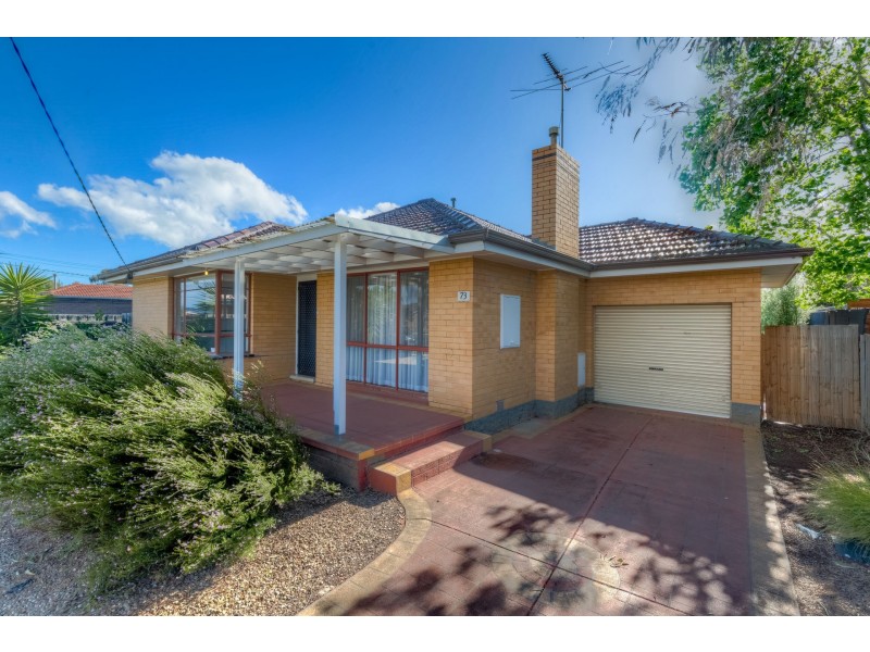 73 Station Road, Melton South VIC 3338