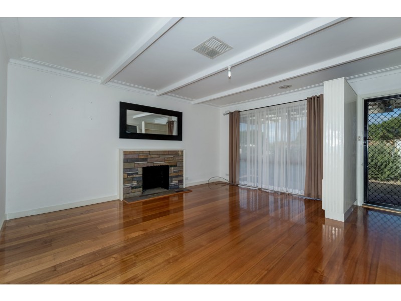 73 Station Road, Melton South VIC 3338