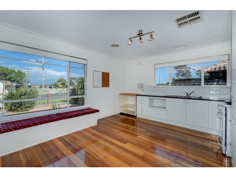 73 Station Road, Melton South VIC 3338