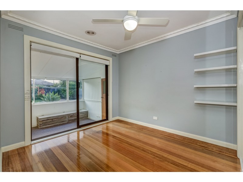 73 Station Road, Melton South VIC 3338