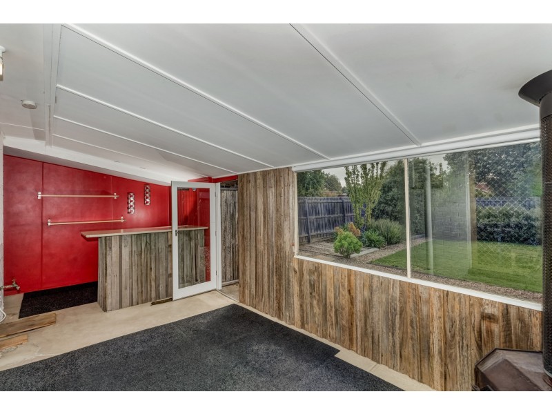 73 Station Road, Melton South VIC 3338