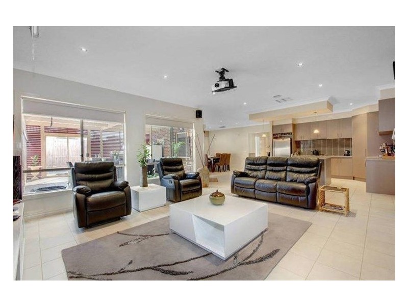 2/1 Alex Court, Kurunjang VIC 3337