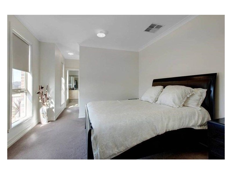 2/1 Alex Court, Kurunjang VIC 3337