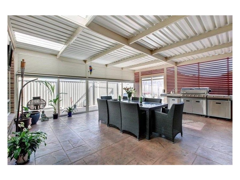 2/1 Alex Court, Kurunjang VIC 3337