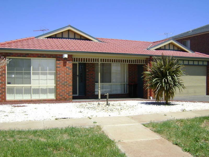 27 Scarlet Oak Avenue, Melton West VIC 3337