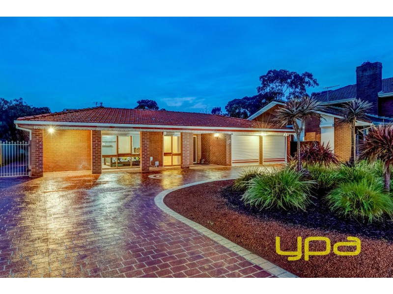 27 Campaspe Crescent, Brookfield VIC 3338
