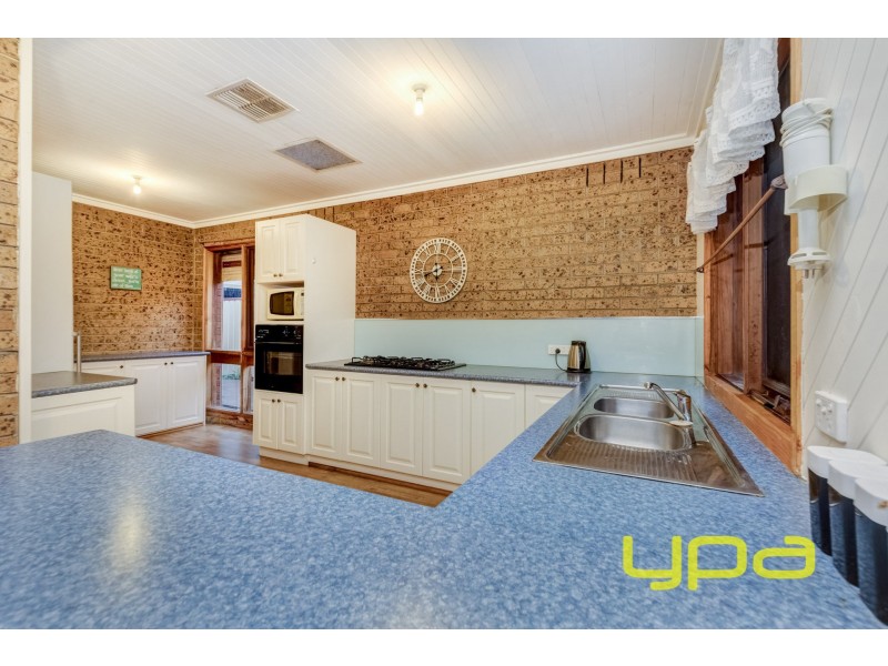 27 Campaspe Crescent, Brookfield VIC 3338