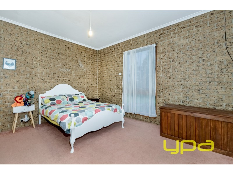 27 Campaspe Crescent, Brookfield VIC 3338