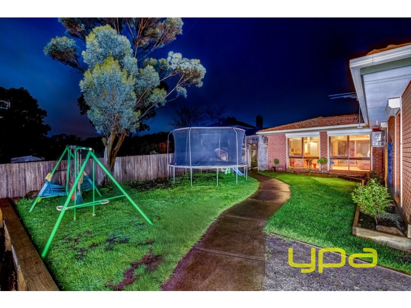 27 Campaspe Crescent, Brookfield VIC 3338