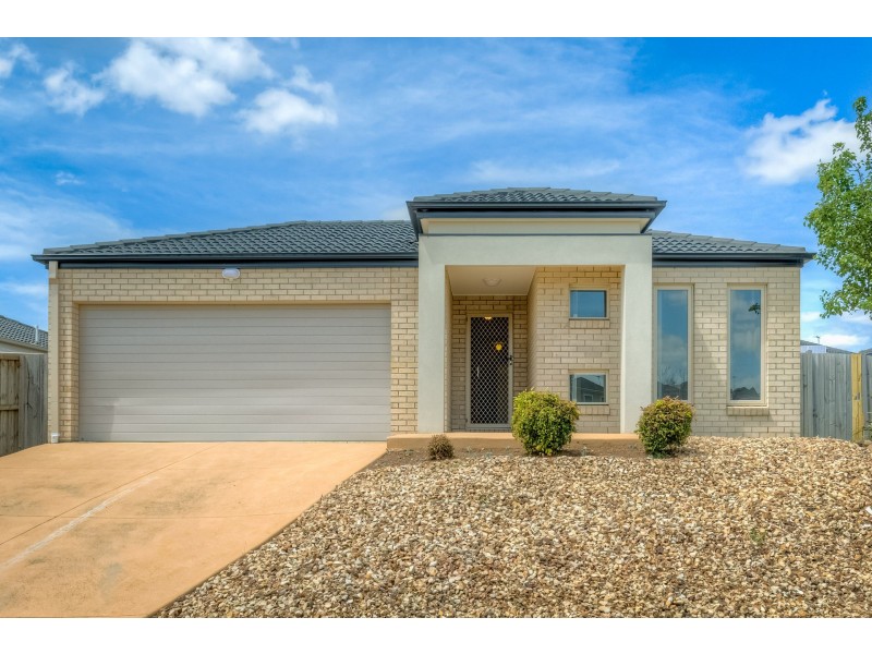 13 Koonawarra Terrace, Melton West VIC 3337