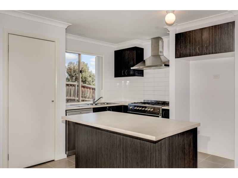 13 Koonawarra Terrace, Melton West VIC 3337