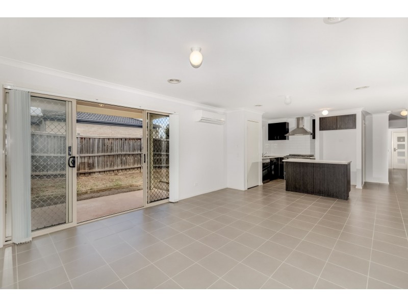 13 Koonawarra Terrace, Melton West VIC 3337