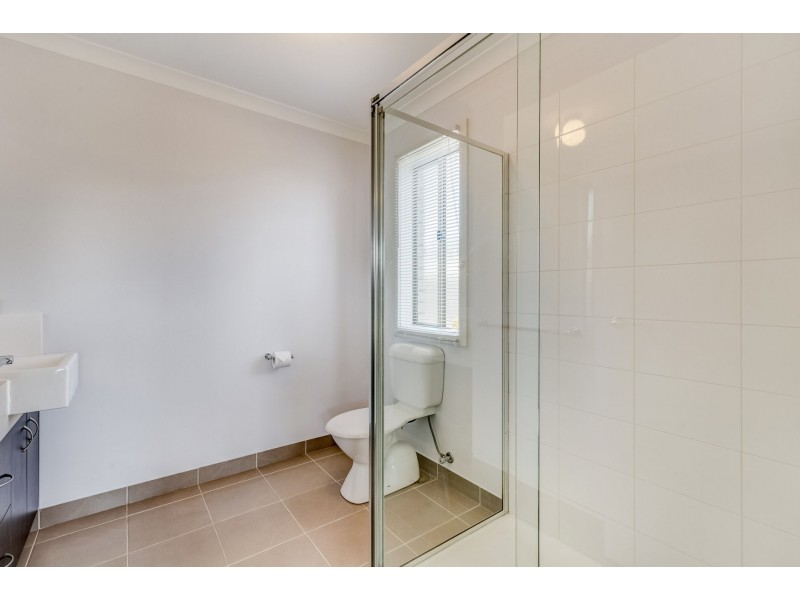 13 Koonawarra Terrace, Melton West VIC 3337