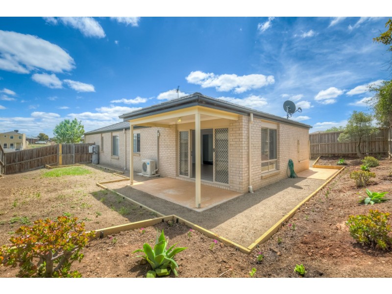 13 Koonawarra Terrace, Melton West VIC 3337