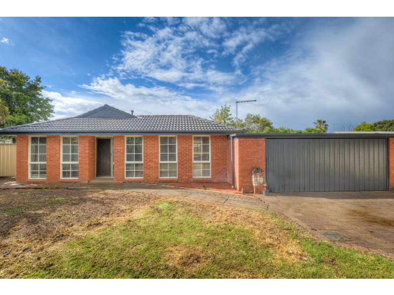 6 Michele Place, Melton West VIC 3337