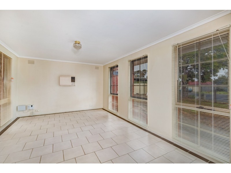 6 Michele Place, Melton West VIC 3337