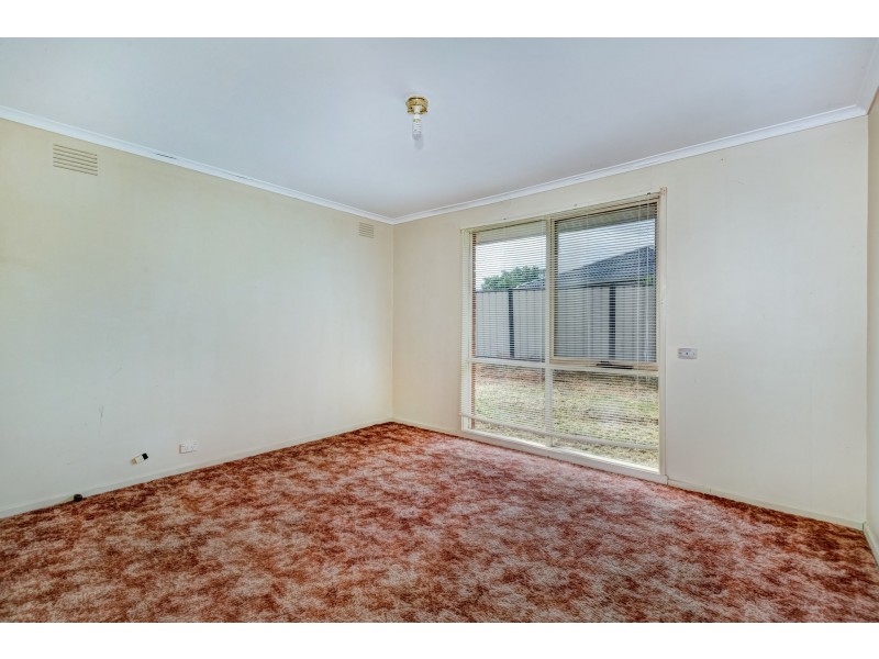 6 Michele Place, Melton West VIC 3337