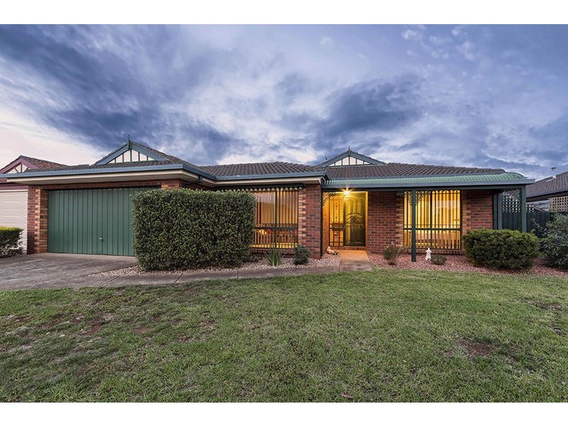 13 Regal Court, Melton South VIC 3338
