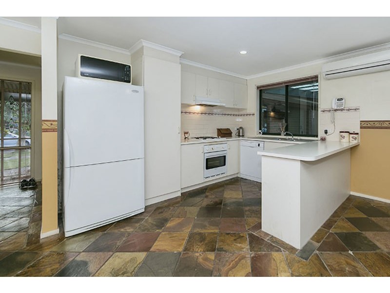 13 Regal Court, Melton South VIC 3338