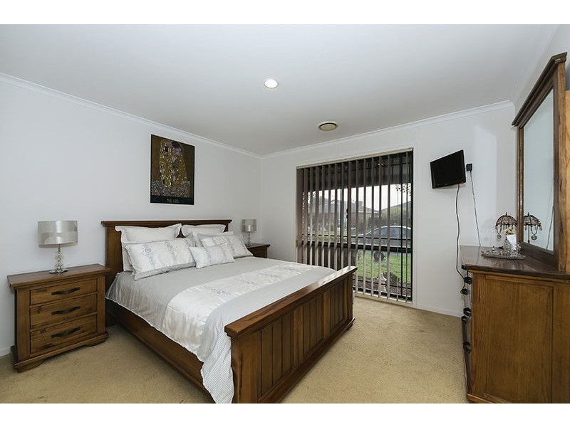 13 Regal Court, Melton South VIC 3338