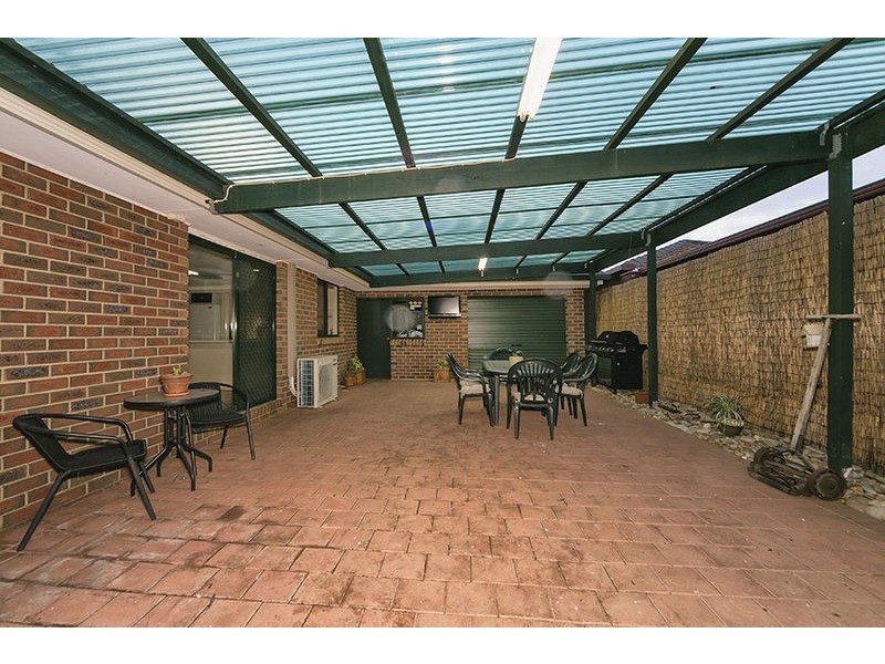 13 Regal Court, Melton South VIC 3338