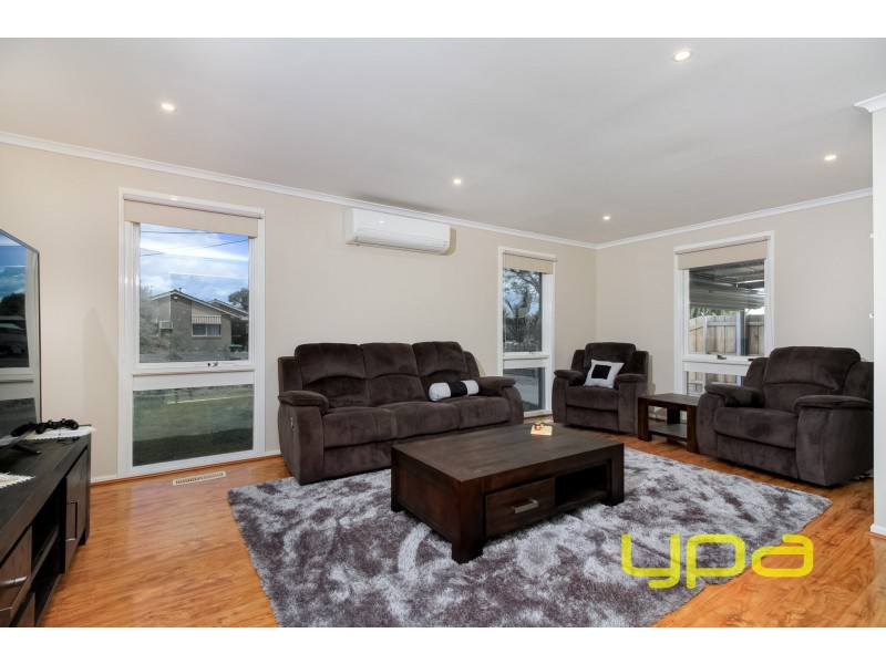 2 Bernard Street, Melton South VIC 3338