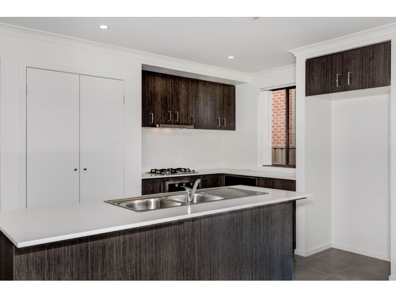 23 Tourmaline Drive, Melton South VIC 3338