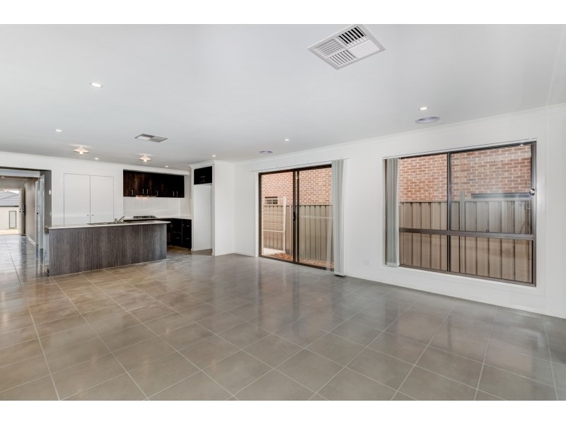 23 Tourmaline Drive, Melton South VIC 3338