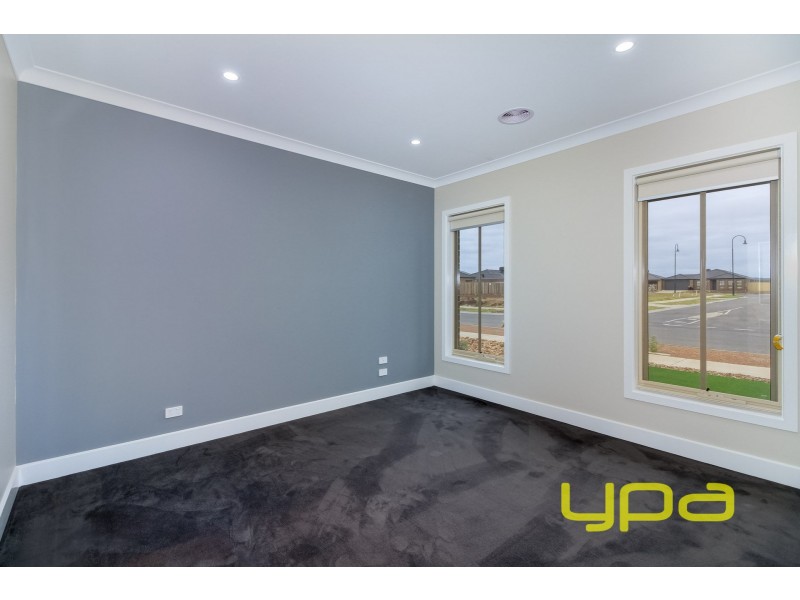 9 Moor Park Avenue, Melton West VIC 3337