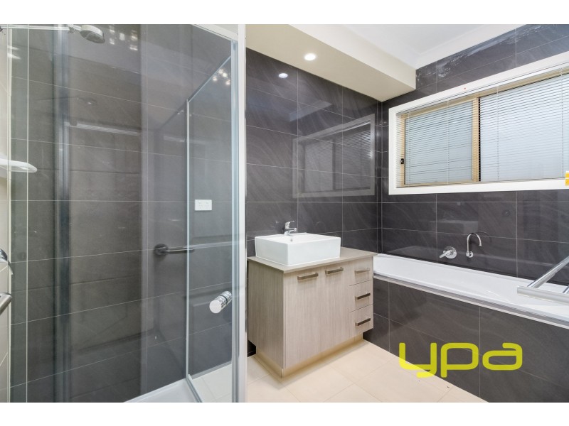 9 Moor Park Avenue, Melton West VIC 3337