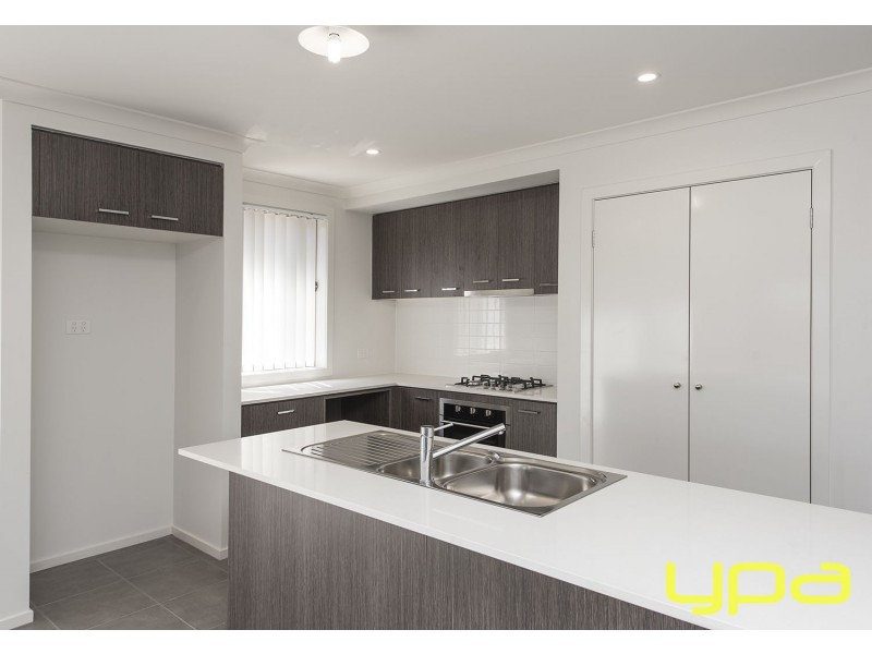 3 Jade Crescent, Melton South VIC 3338