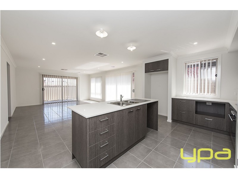 3 Jade Crescent, Melton South VIC 3338