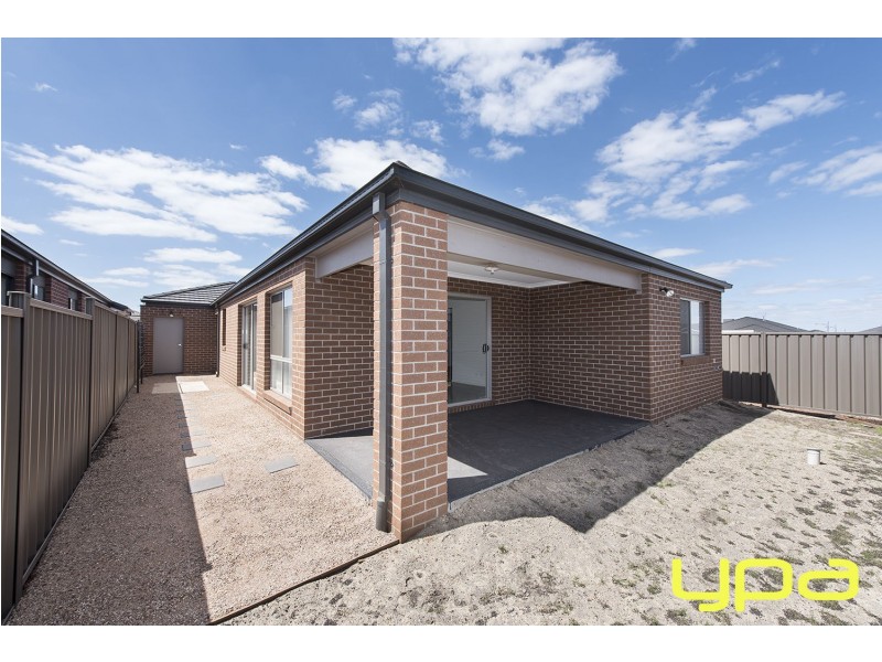 3 Jade Crescent, Melton South VIC 3338