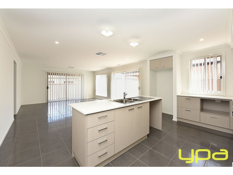 7 Jade Crescent, Melton South VIC 3338