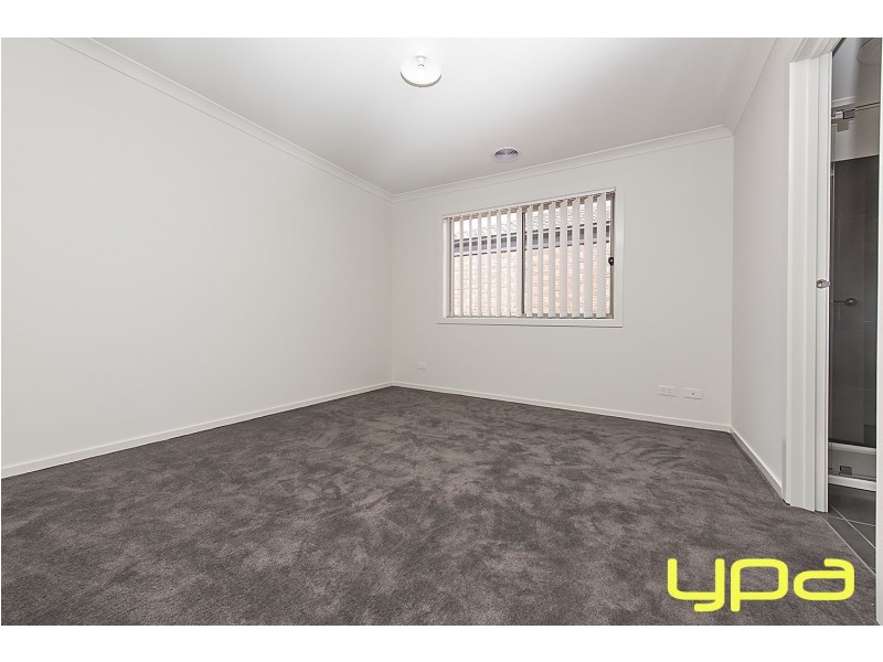 7 Jade Crescent, Melton South VIC 3338