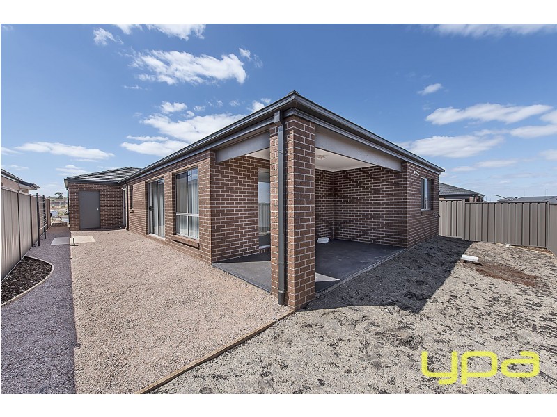 7 Jade Crescent, Melton South VIC 3338