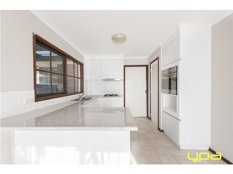 4 Grimwade Place, Melton West VIC 3337