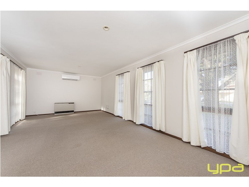 4 Grimwade Place, Melton West VIC 3337