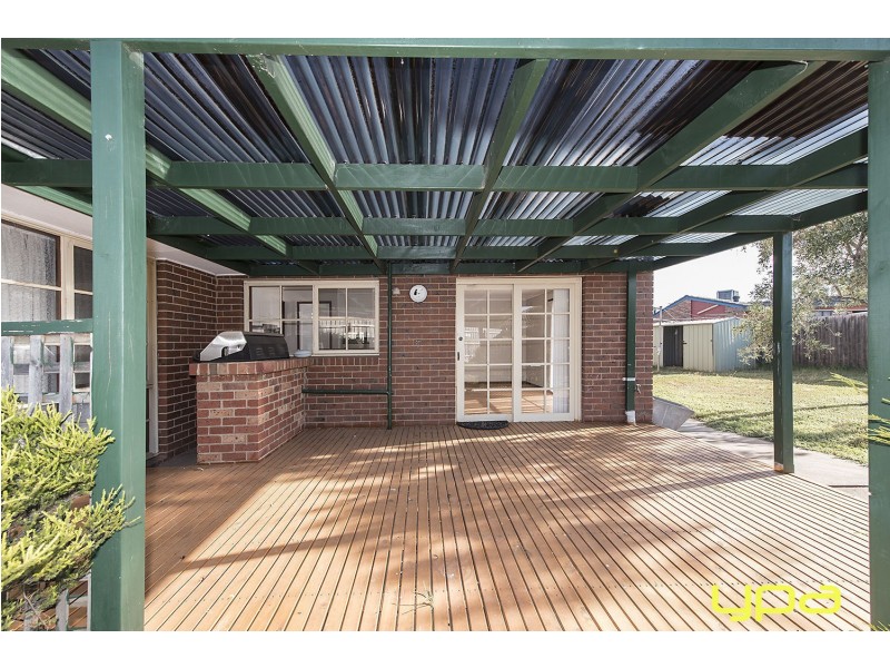 4 Grimwade Place, Melton West VIC 3337