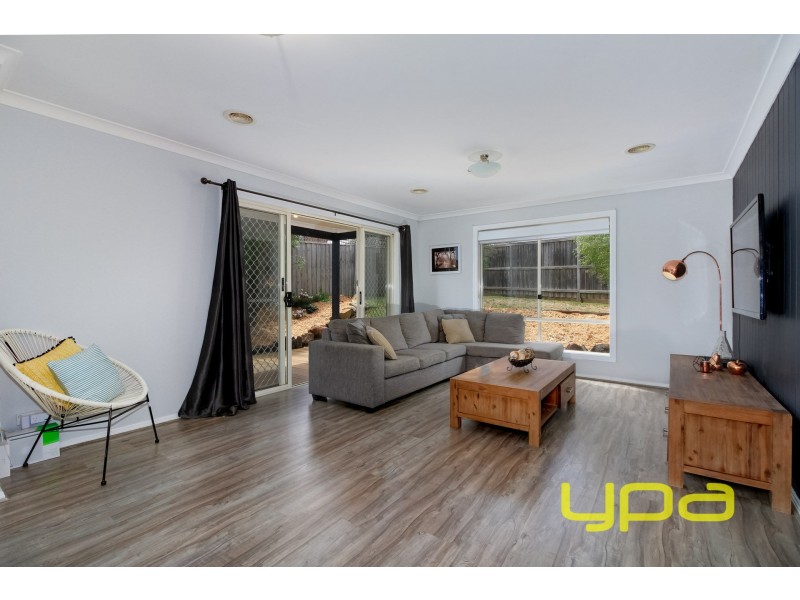 15 Koonawarra Terrace, Melton West VIC 3337