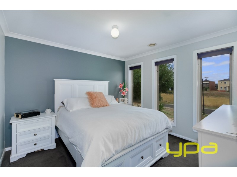 15 Koonawarra Terrace, Melton West VIC 3337