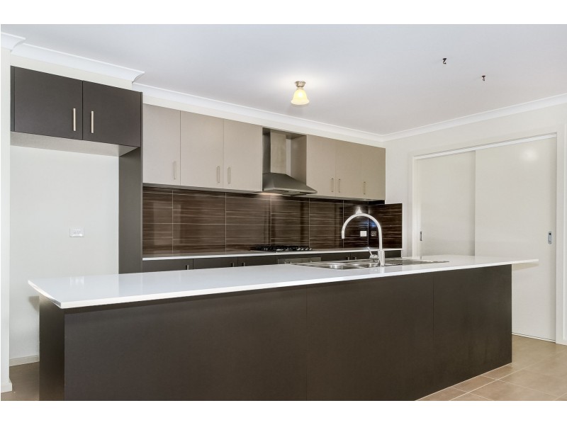 16  Forde Ave, Melton South VIC 3338