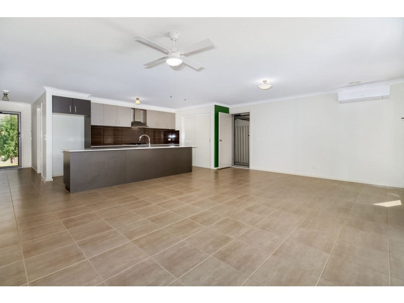 16  Forde Ave, Melton South VIC 3338