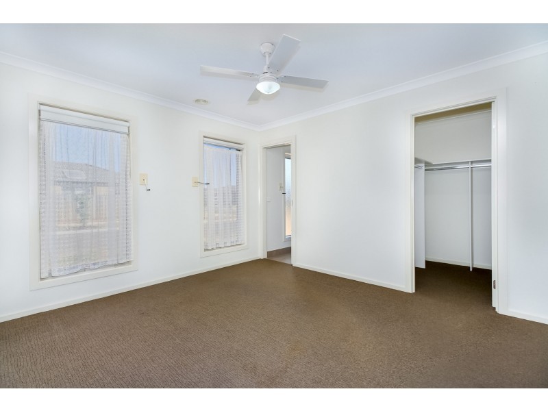 16  Forde Ave, Melton South VIC 3338