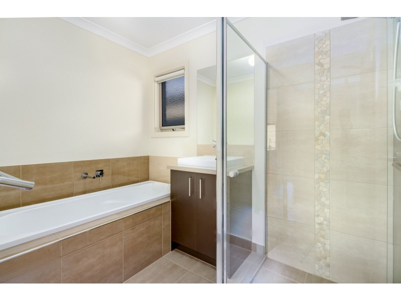 16  Forde Ave, Melton South VIC 3338